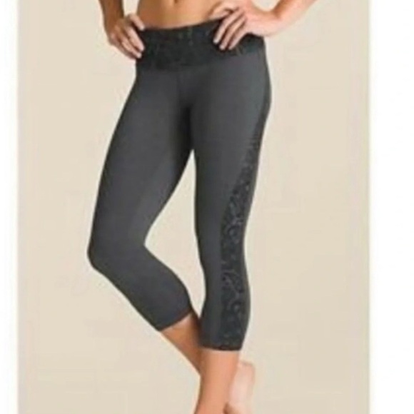 Athleta Splits Revelations Cropped Leggings Size Small - Picture 9 of 9